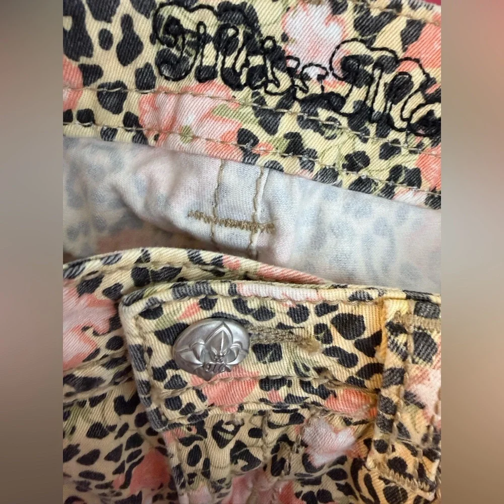 Miss Me‎ low-rise hibiscus floral leopard print fray denim shorts